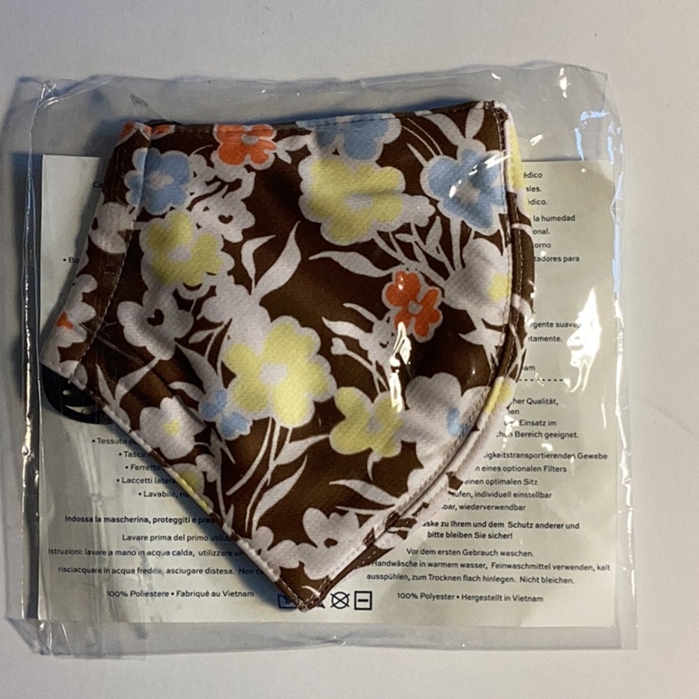 NWT Tory Burch face mask. Soft material. Pretty design. Hand wash.